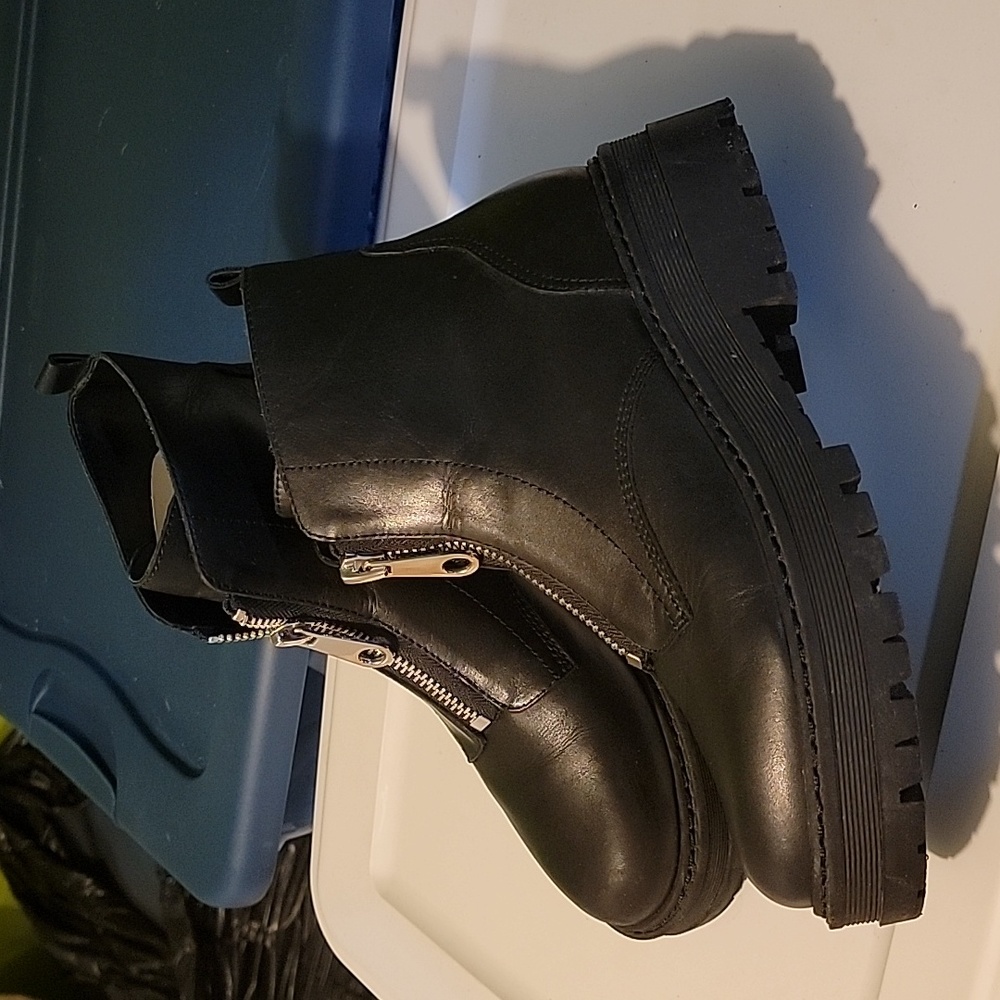 Steven Madden Black leather boots size 9,5 - Picture 2 of 4